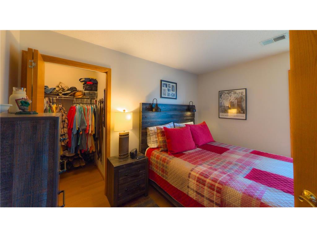 1906 Oak Tree Lane #B Austin MN 55912 7054215 image15