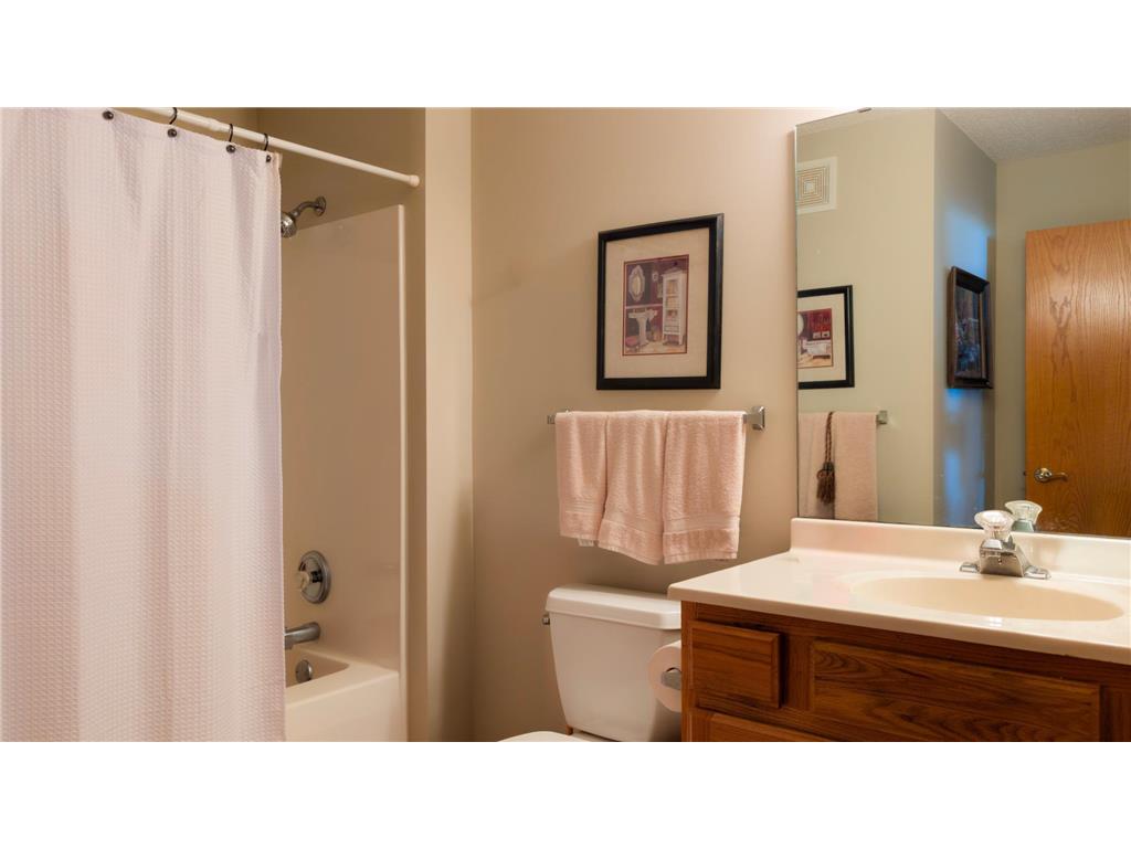1906 Oak Tree Lane #B Austin MN 55912 7054215 image21
