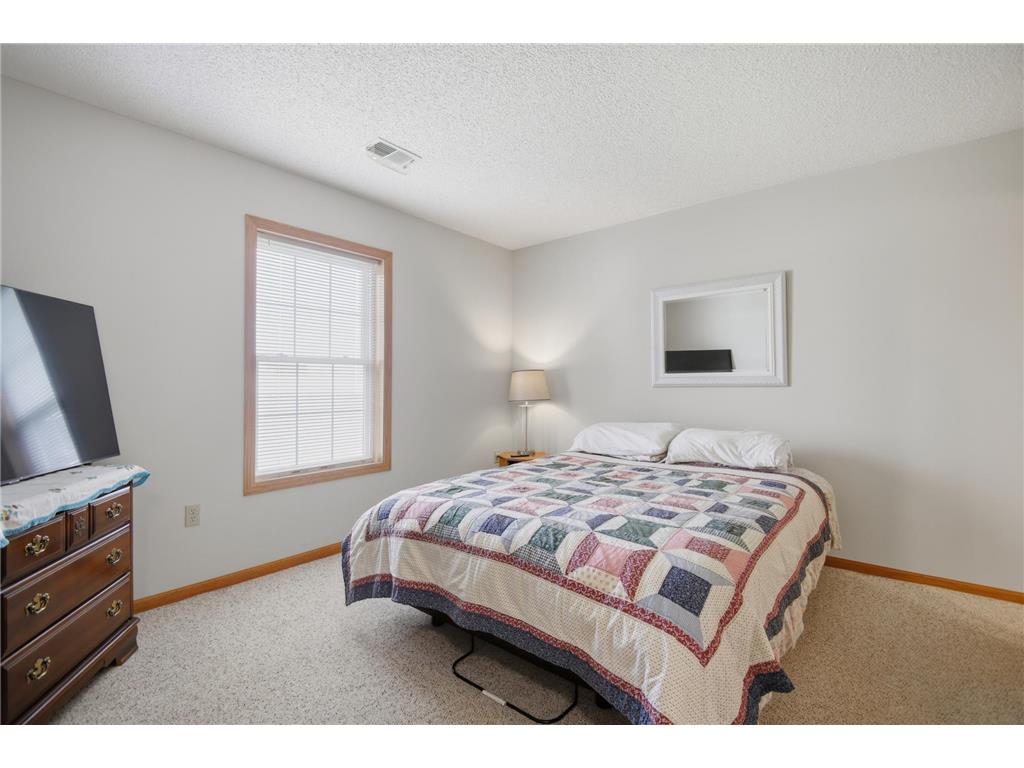 1906 Oak Tree Lane #D Austin MN 55912 7081139 image19