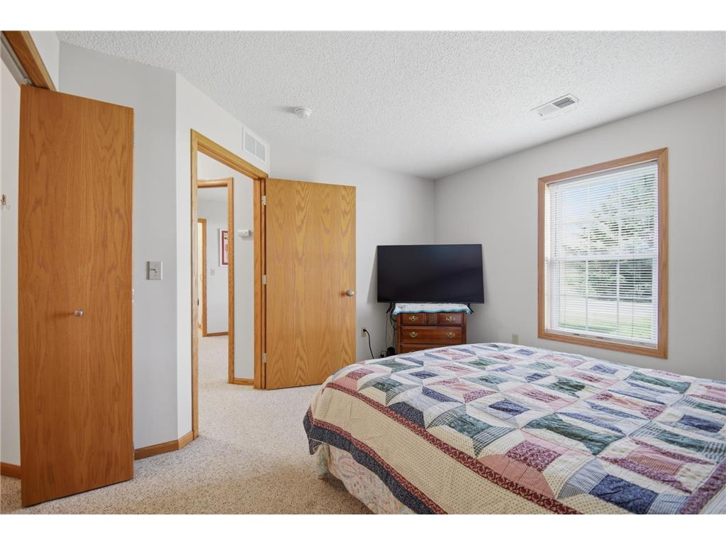 1906 Oak Tree Lane #D Austin MN 55912 7081139 image24