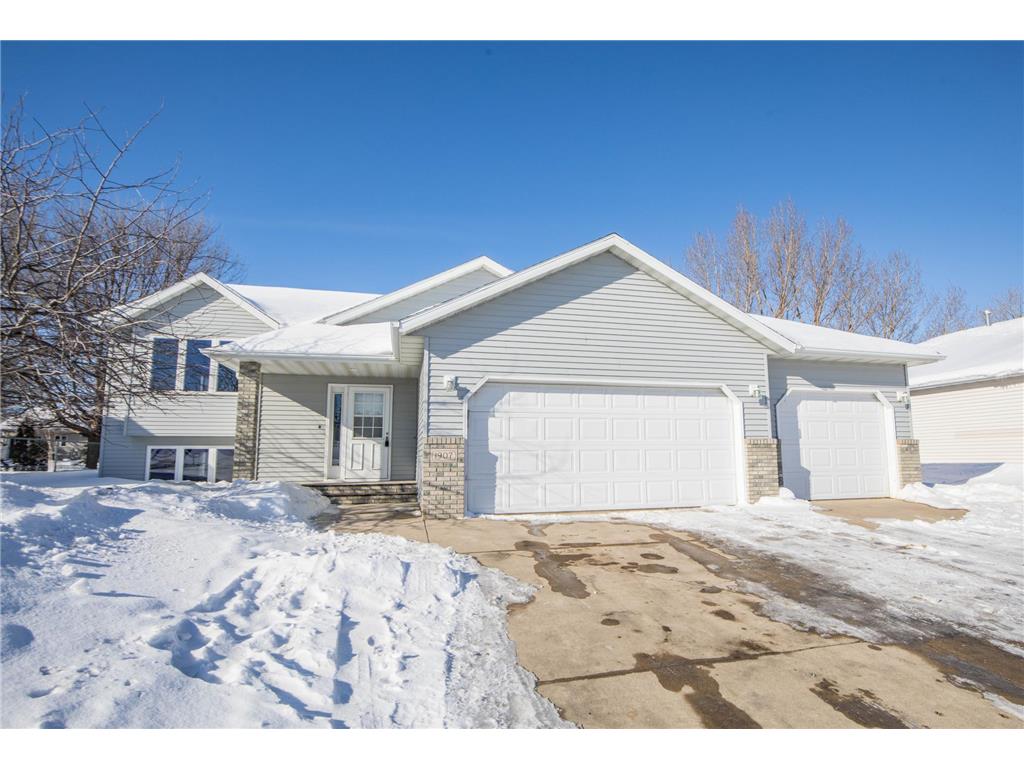 1907 33rd Street S Moorhead MN 56560 6331460 image1