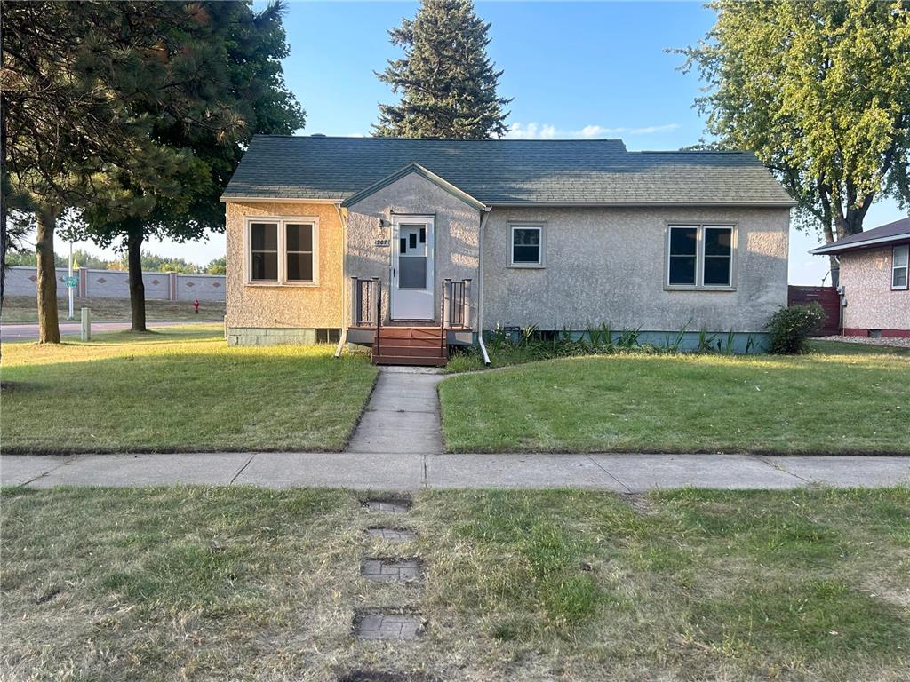 1907 Cedar Avenue Worthington MN 56187 6599713 image1