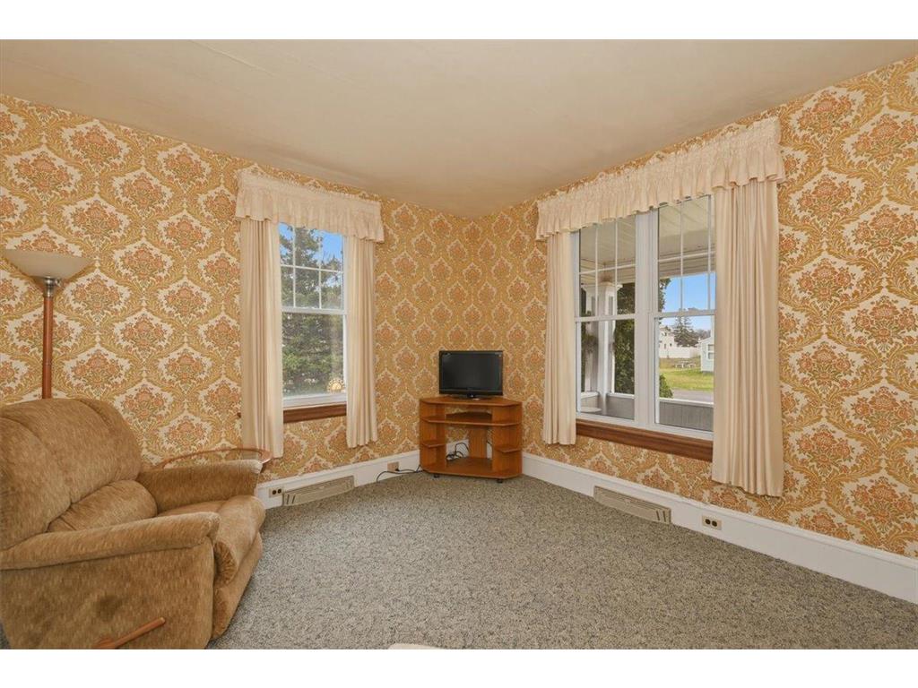 1907 E 4th Street Superior WI 54880 7068938 image15