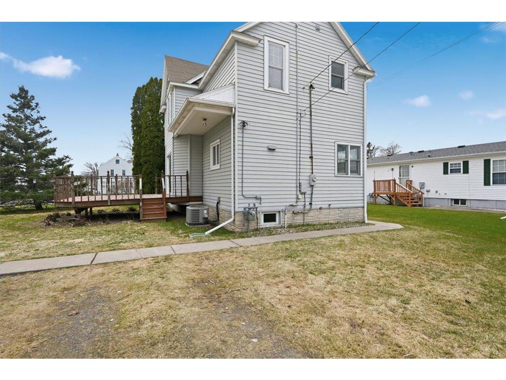 1907 E 4th Street Superior WI 54880 7068938 image6