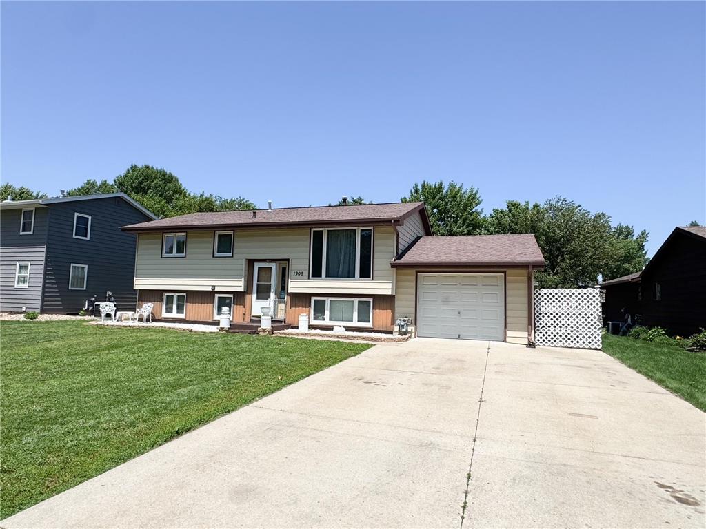 1908 Summit Avenue Worthington MN 56187 6741668 image1