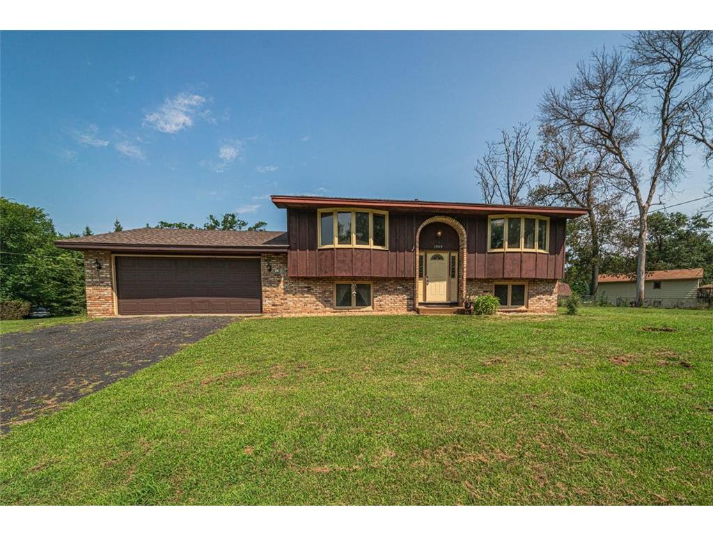 1909 211th Avenue NE East Bethel MN 55011 6573570 image1