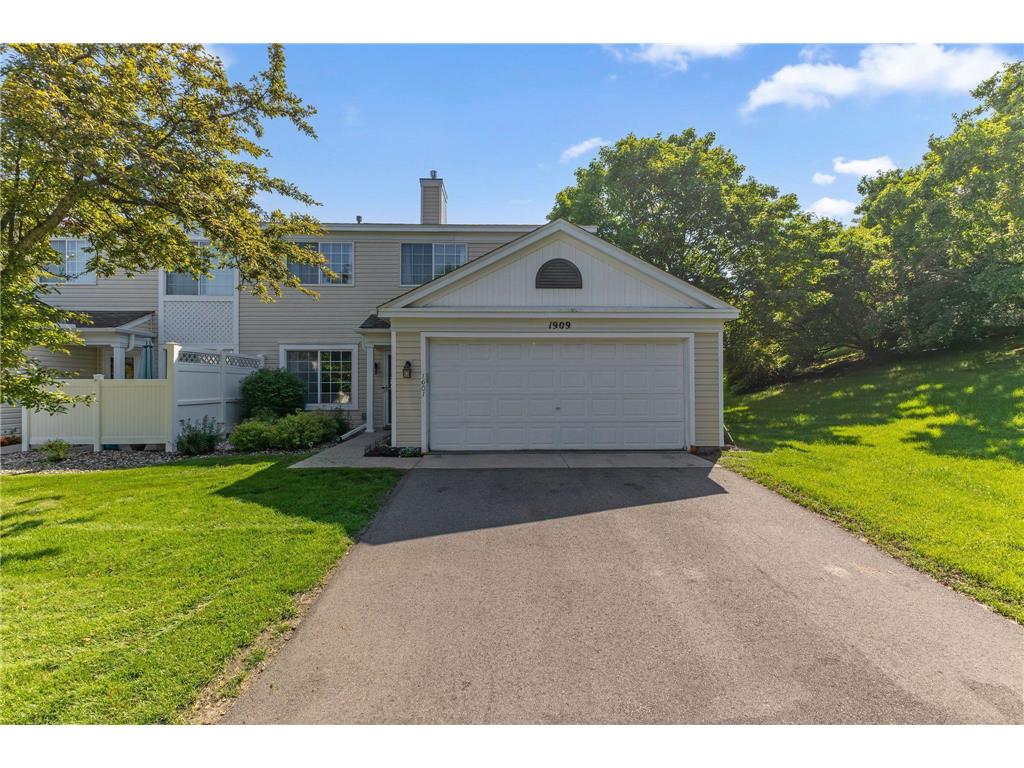 1909 Southcross Drive W #1601 Burnsville MN 55306 6733541 image1