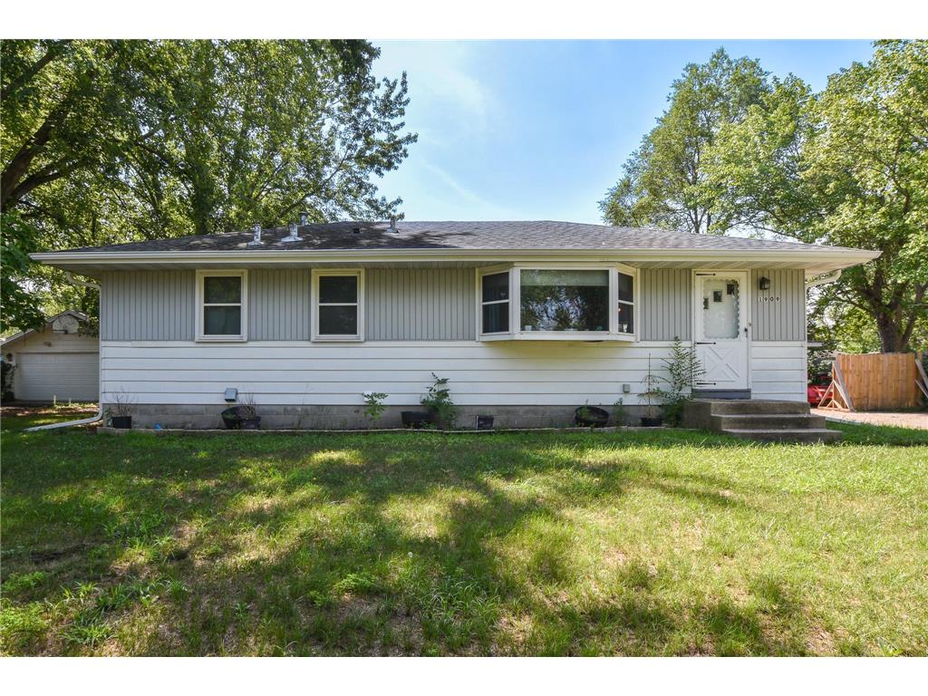 1909 Sugarloaf Trail Brooklyn Park MN 55444 6413752 image1