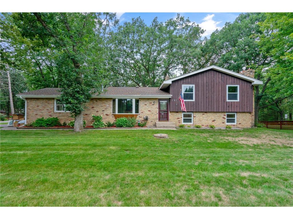 191 Talahi Drive, Mahtomedi, MN 55115 MLS 6249268 Edina Realty