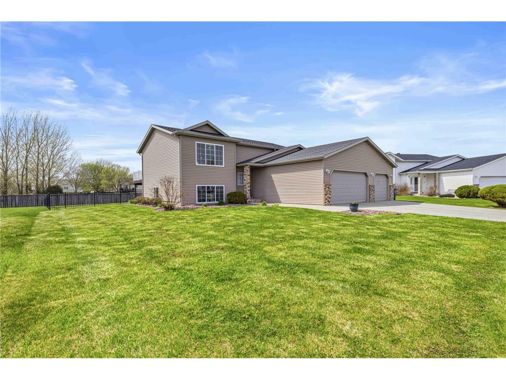 1911 35th Street Circle S Moorhead MN 56560 7068311 image1