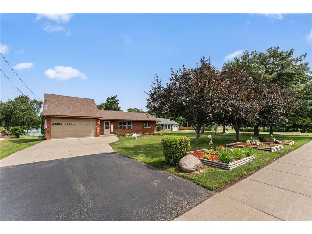 1911 County Road F E White Bear Lake MN 55110 - Goose 7104018 image3