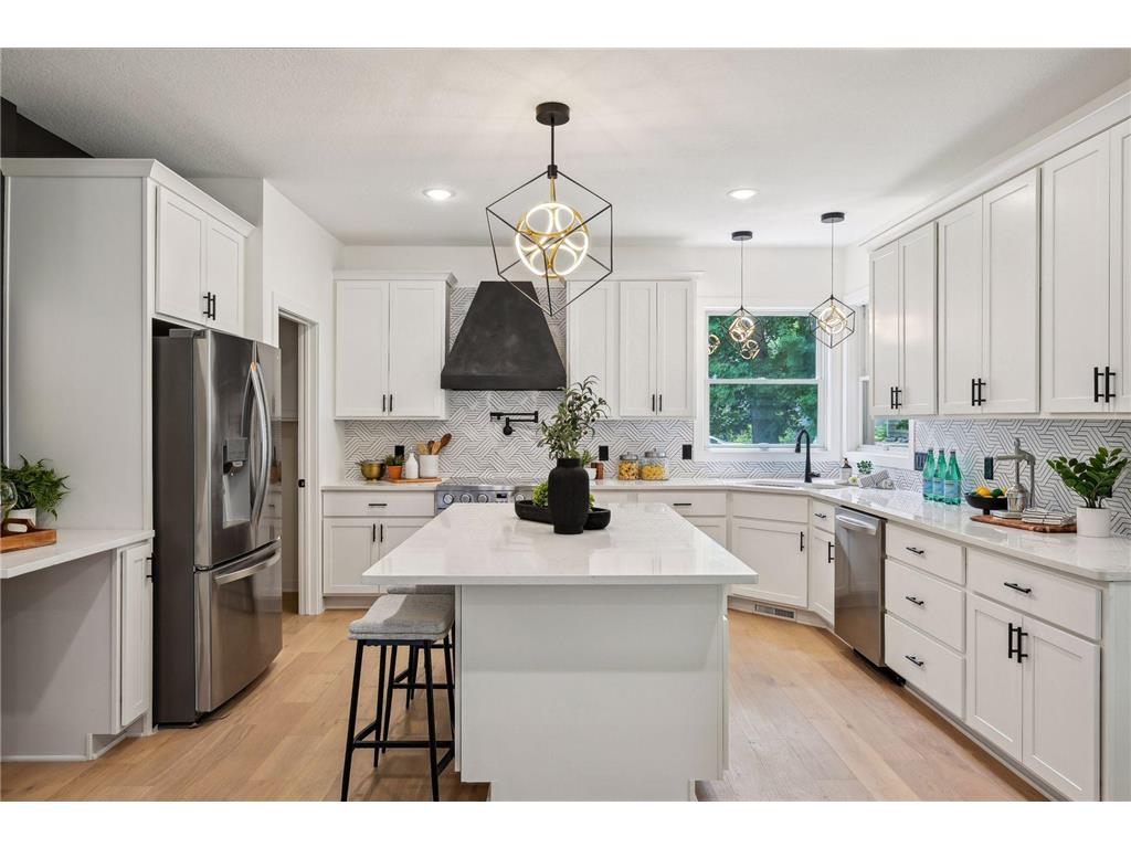 1911 Oakview Lane N Plymouth MN 55441 6629917 image1