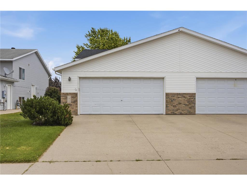 1912 50th Street S Fargo ND 58103 7099499 image1