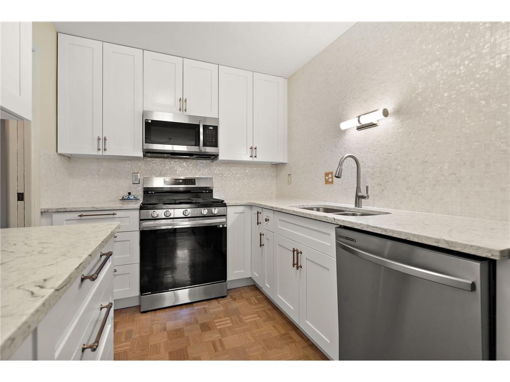 1912 Dupont Avenue S #103 Minneapolis MN 55403 7015560 image10