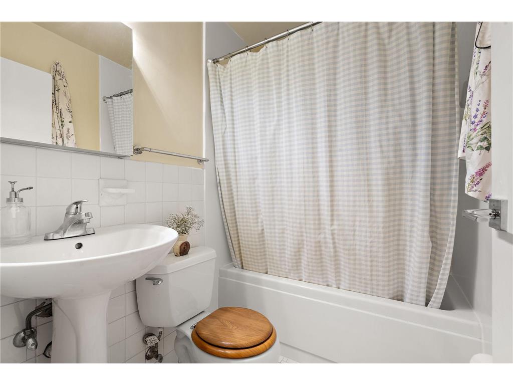 1912 Dupont Avenue S #103 Minneapolis MN 55403 7015560 image19