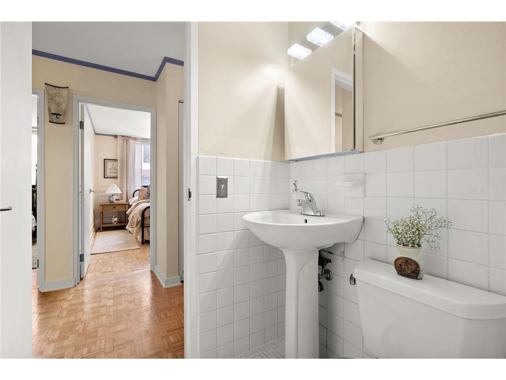 1912 Dupont Avenue S #103 Minneapolis MN 55403 7015560 image20