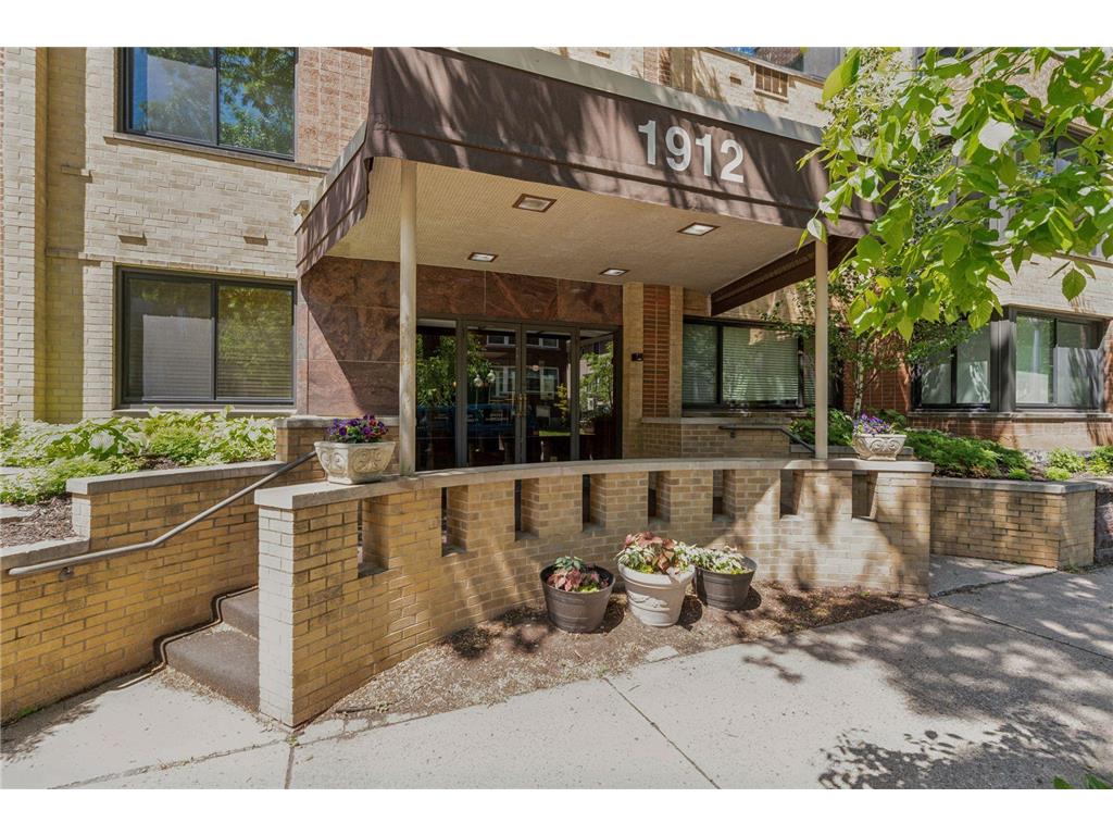1912 Dupont Avenue S #302 Minneapolis MN 55403 6725712 image1