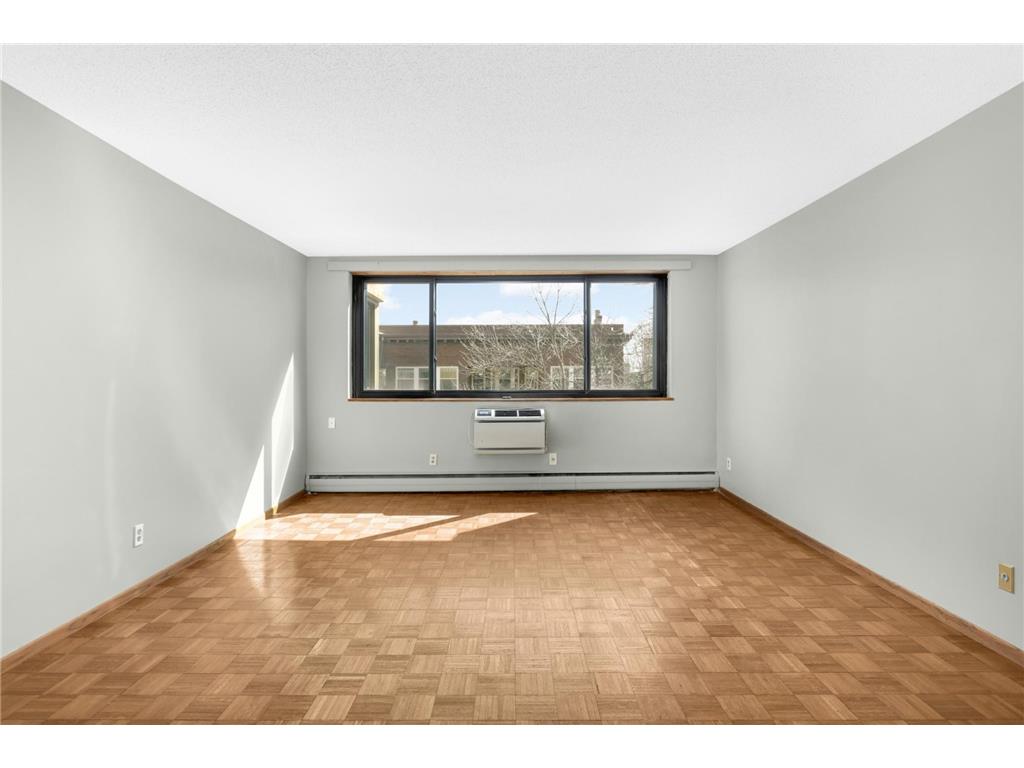 1912 Dupont Avenue S #405 Minneapolis MN 55403 7043715 image2