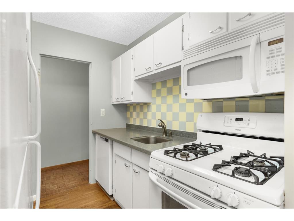 1912 Dupont Avenue S #405 Minneapolis MN 55403 7043715 image5