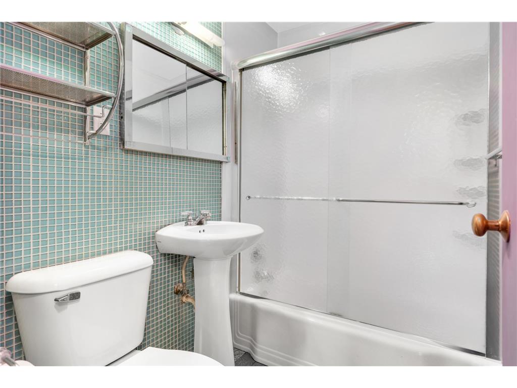 1912 Dupont Avenue S #405 Minneapolis MN 55403 7043715 image9