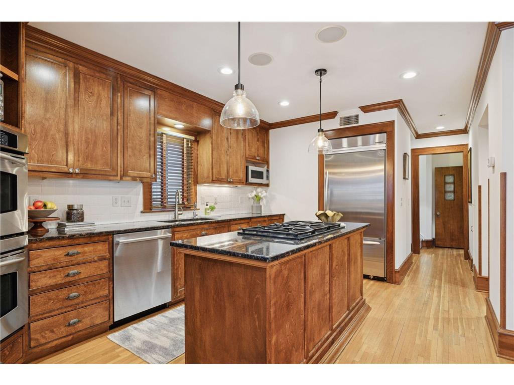 1912 Irving Avenue S Minneapolis MN 55403 7013017 image32