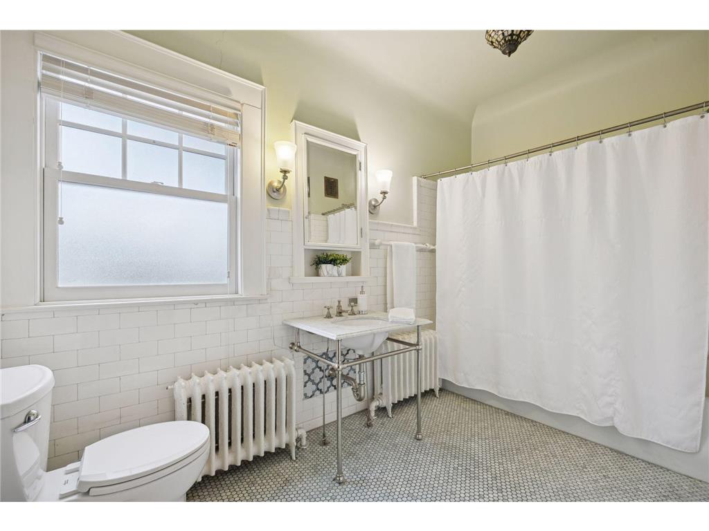 1912 Irving Avenue S Minneapolis MN 55403 7013017 image46