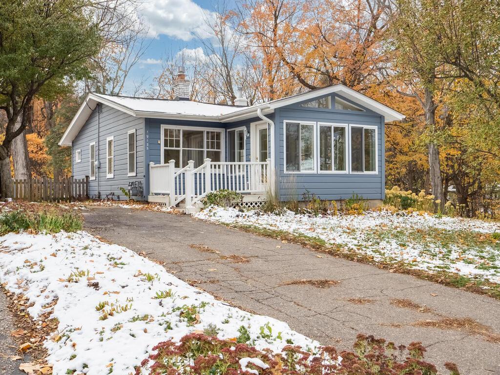 19135 Lake Avenue Deephaven MN 55391 6431678 image1