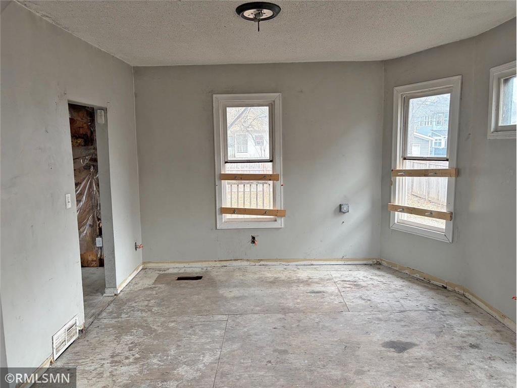 1914 Penn Avenue N Minneapolis MN 55411 7038230 image7