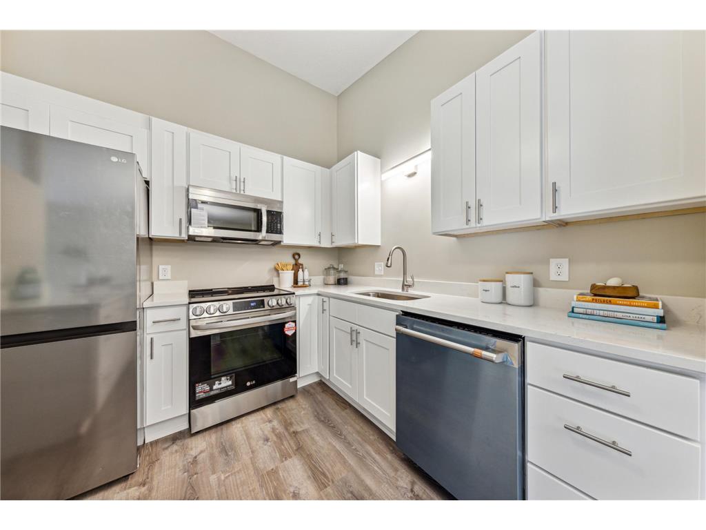 19143 Twilight Trail #N/A Eden Prairie MN 55346 6576360 image1