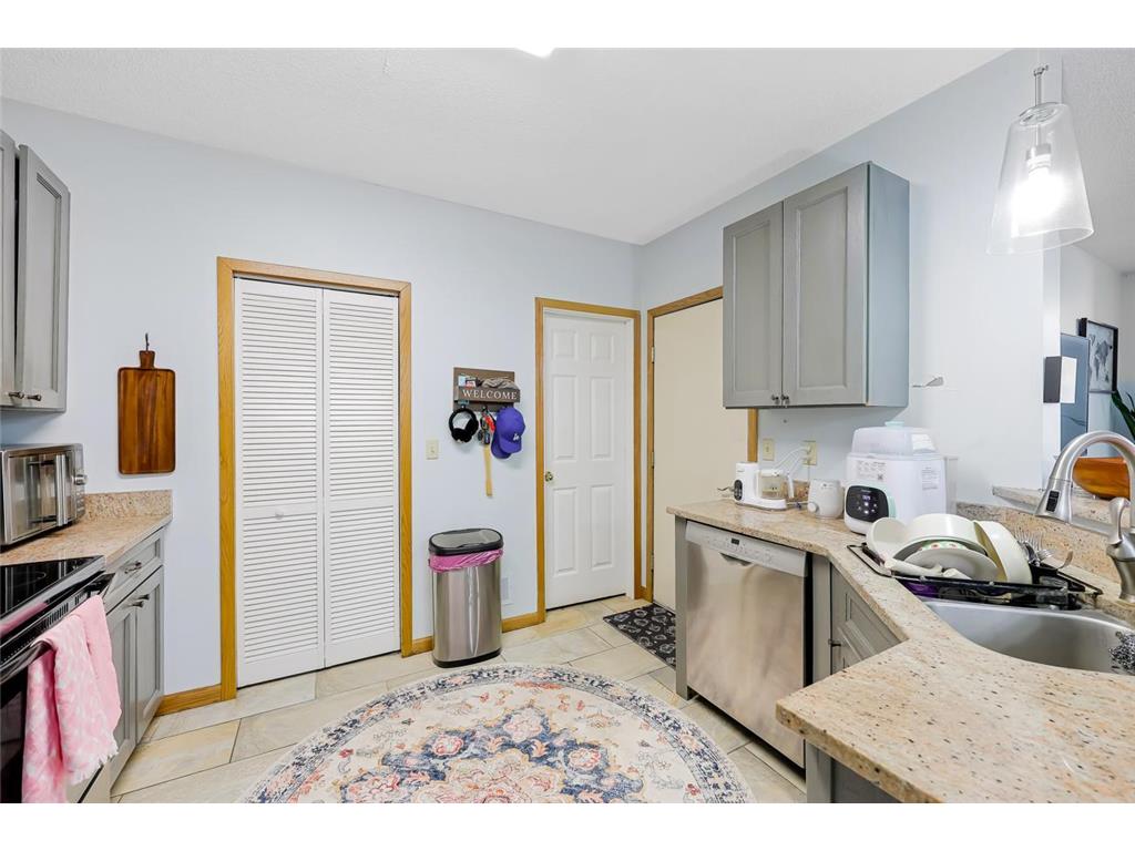 1915 Bluestem Lane Shoreview MN 55126 7066285 image14