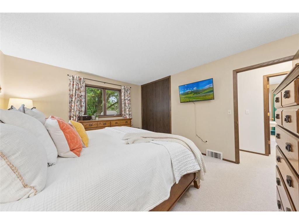 1916 Evergreen Echo Woodbury MN 55125 7052779 image11
