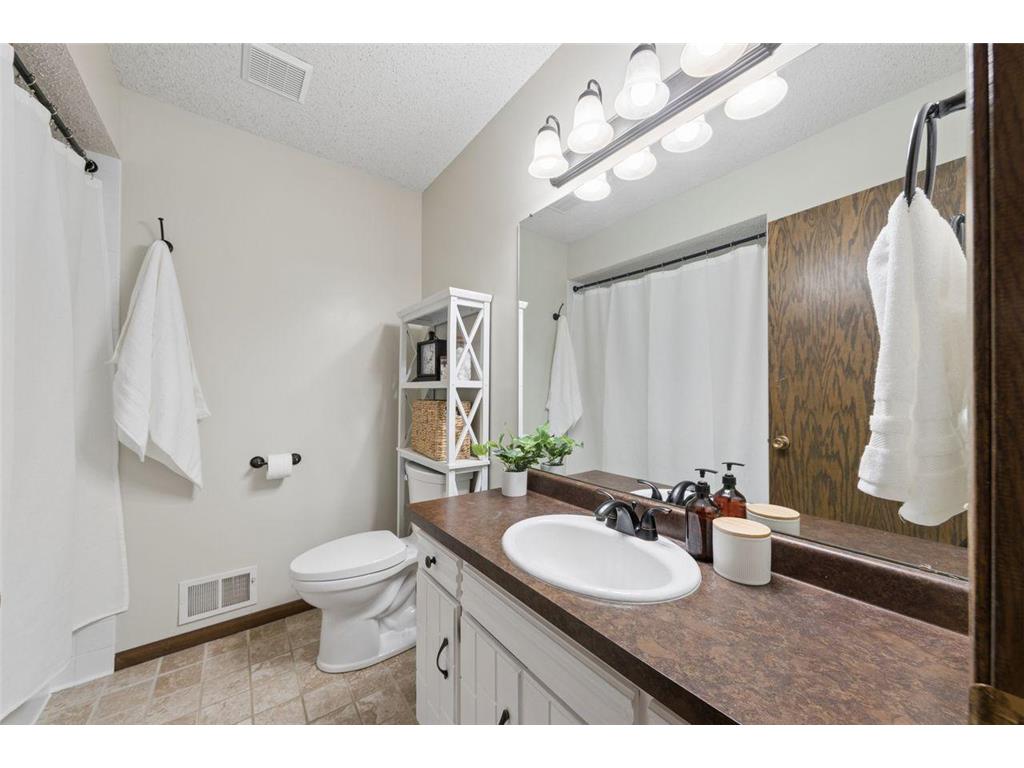 1916 Evergreen Echo Woodbury MN 55125 7052779 image13