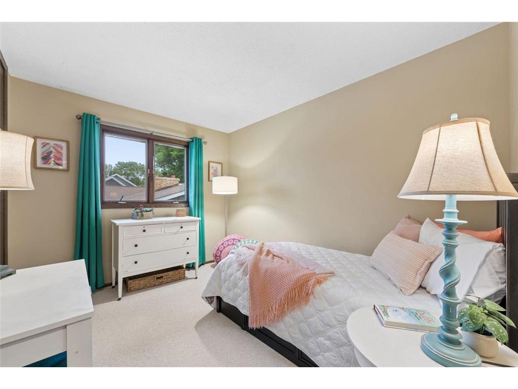 1916 Evergreen Echo Woodbury MN 55125 7052779 image14