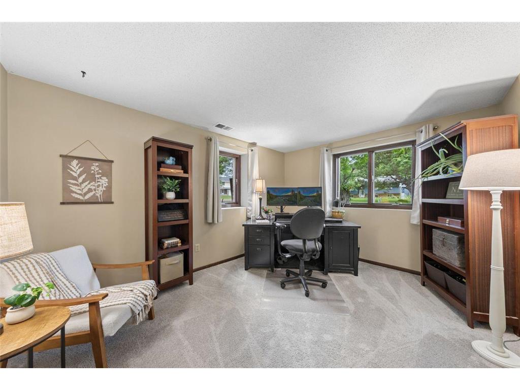 1916 Evergreen Echo Woodbury MN 55125 7052779 image17
