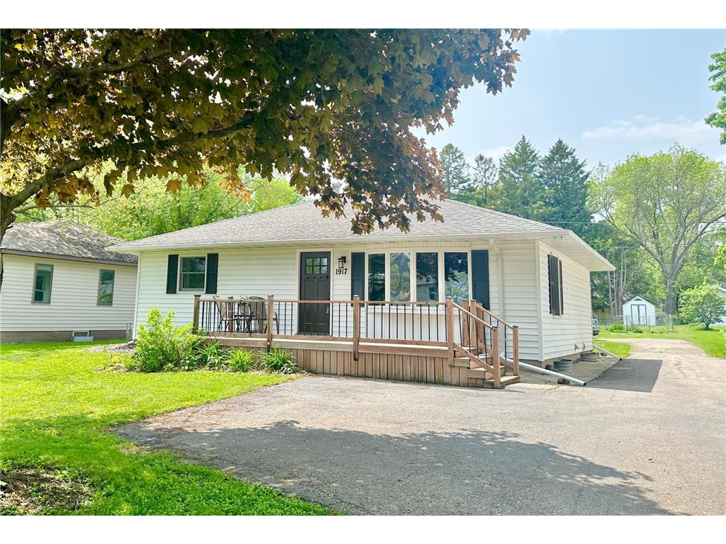 1917 Bridge Avenue Albert Lea MN 56007 6374708 image1