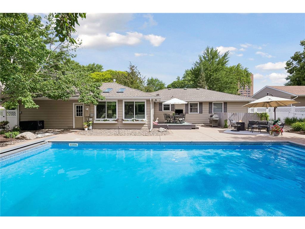 1917 Dixon Drive Bloomington MN 55431 7066672 image1