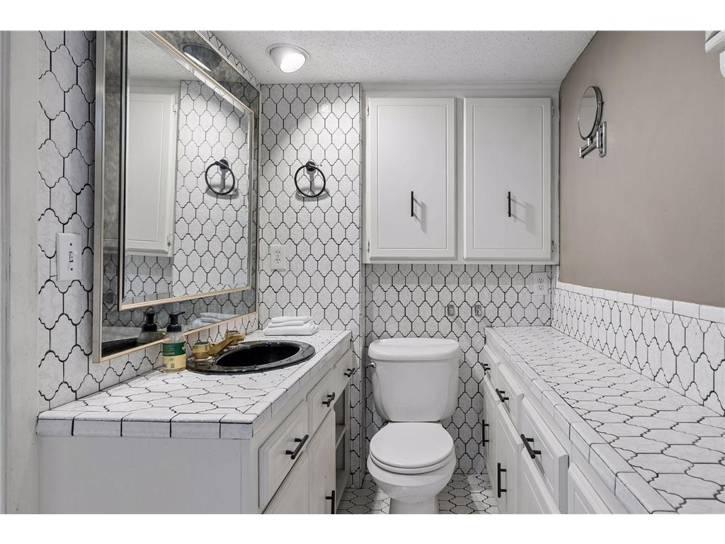 1917 Dixon Drive Bloomington MN 55431 7066672 image34