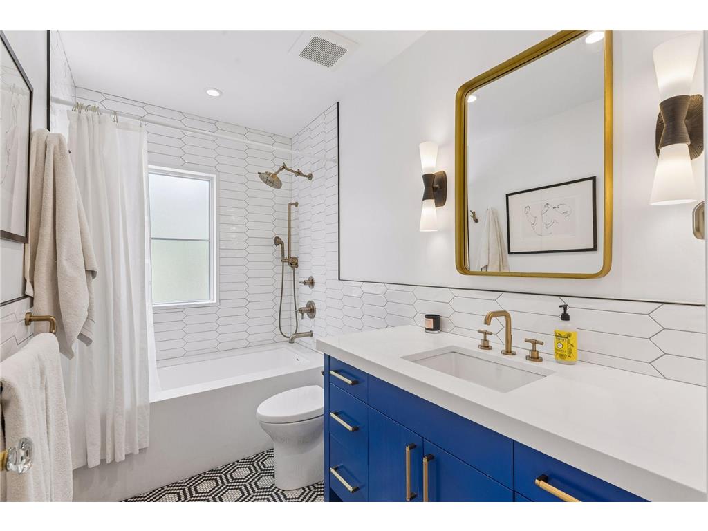 1918 Humboldt Avenue S Minneapolis MN 55403 7061815 image38