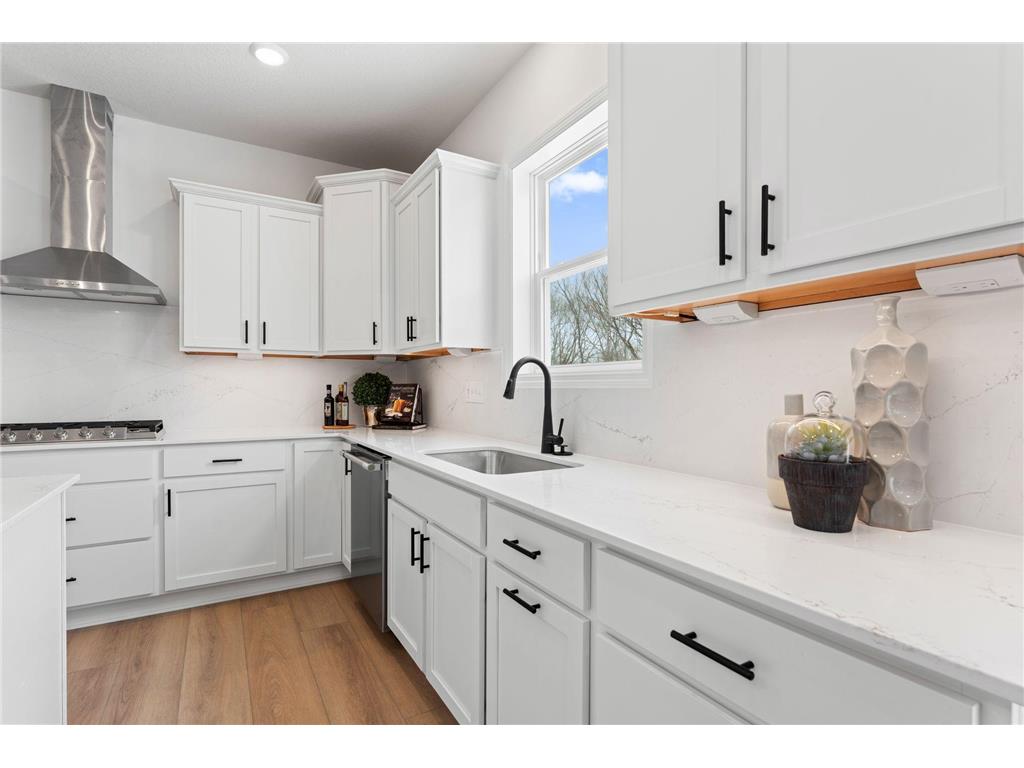 1918 Timber Lane Carver MN 55315 7046373 image4