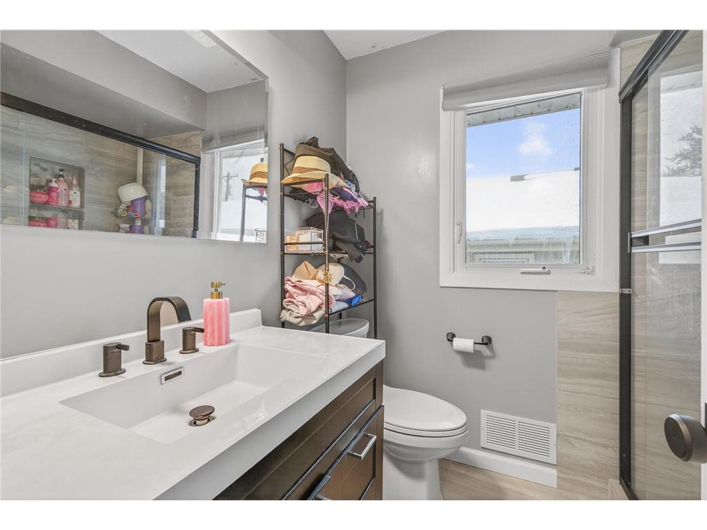 1918 Upper Afton Road E Saint Paul MN 55119 7000960 image10