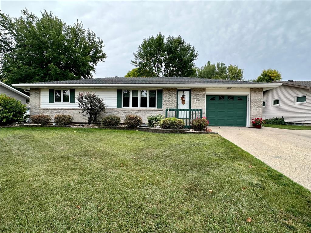 1919 Summit Avenue Worthington MN 56187 6436804 image1
