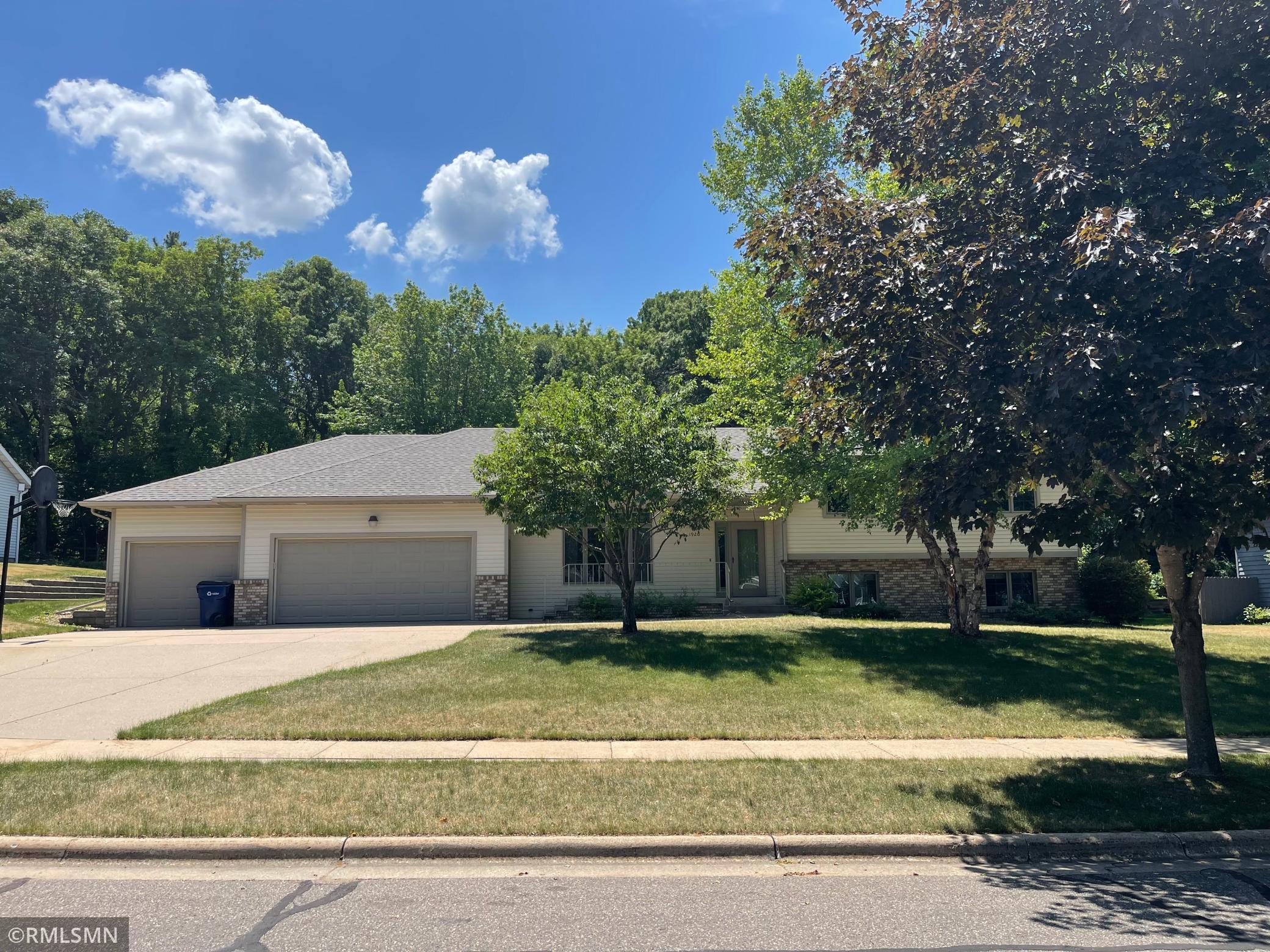 1920 Linda Lane, Saint Cloud, MN 56301 MLS 6004369 Edina Realty