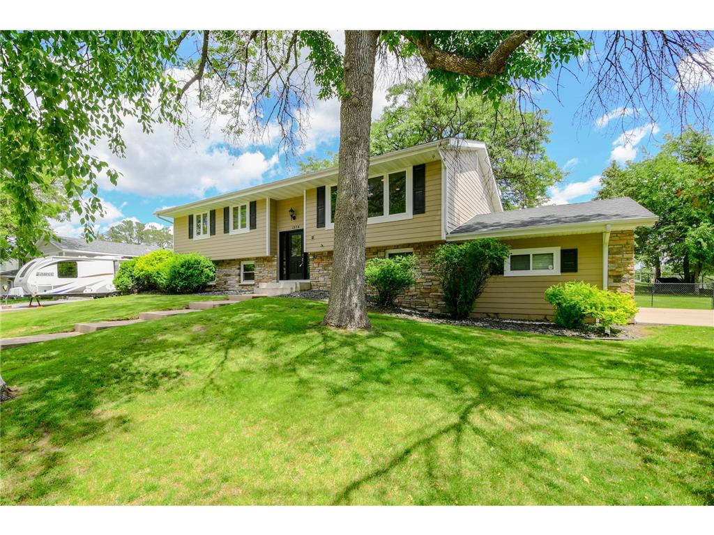 1924 Hythe Street Roseville MN 55113 6550883 image1