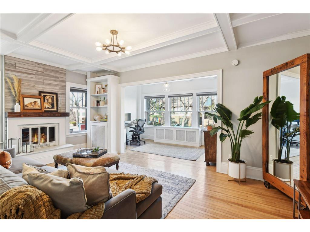 1925 Dupont Avenue S #10 Minneapolis MN 55403 6495893 image1