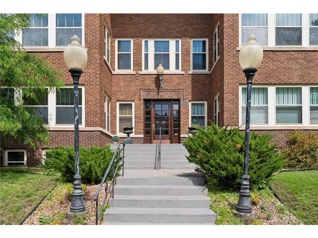 1925 Dupont Avenue S #B Minneapolis MN 55403 6643116 image1
