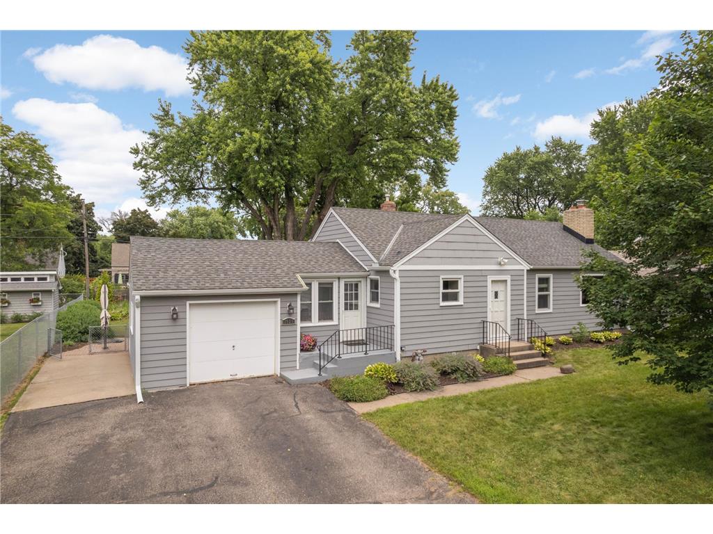 1925 Edgewater Avenue Arden Hills MN 55112 6697820 image1