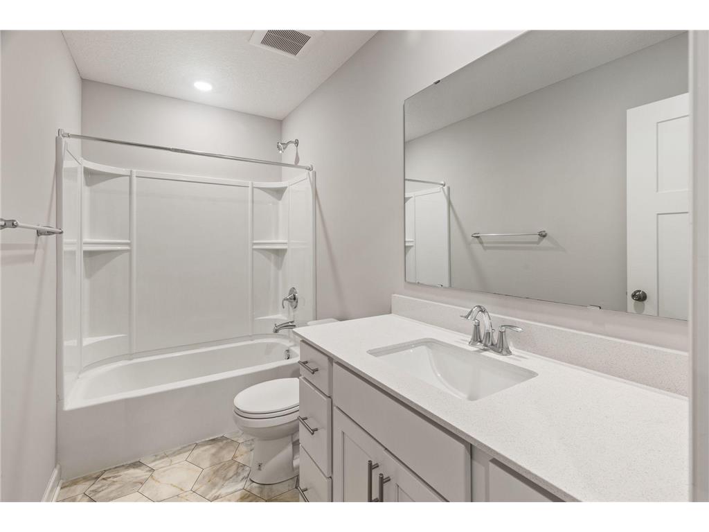 1928 Tyrone Drive Shakopee MN 55379 7050071 image23