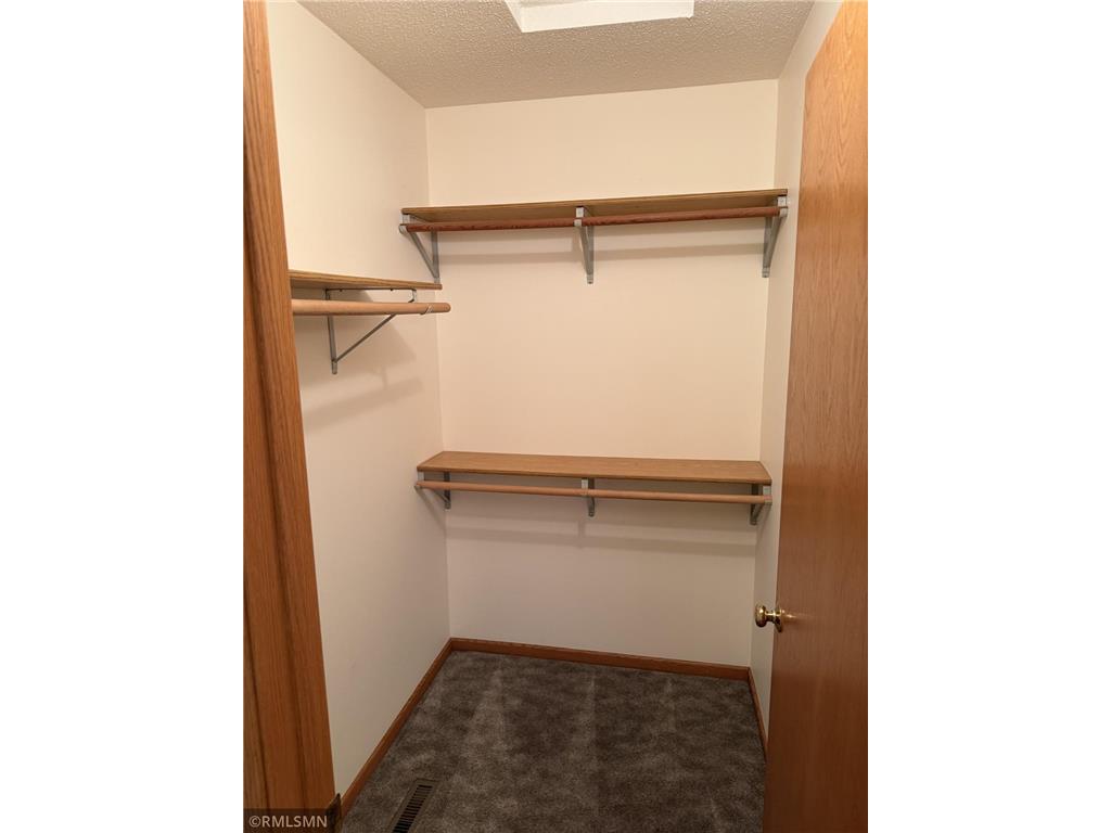 1928 Vierling Drive E Shakopee MN 55379 7002083 image16