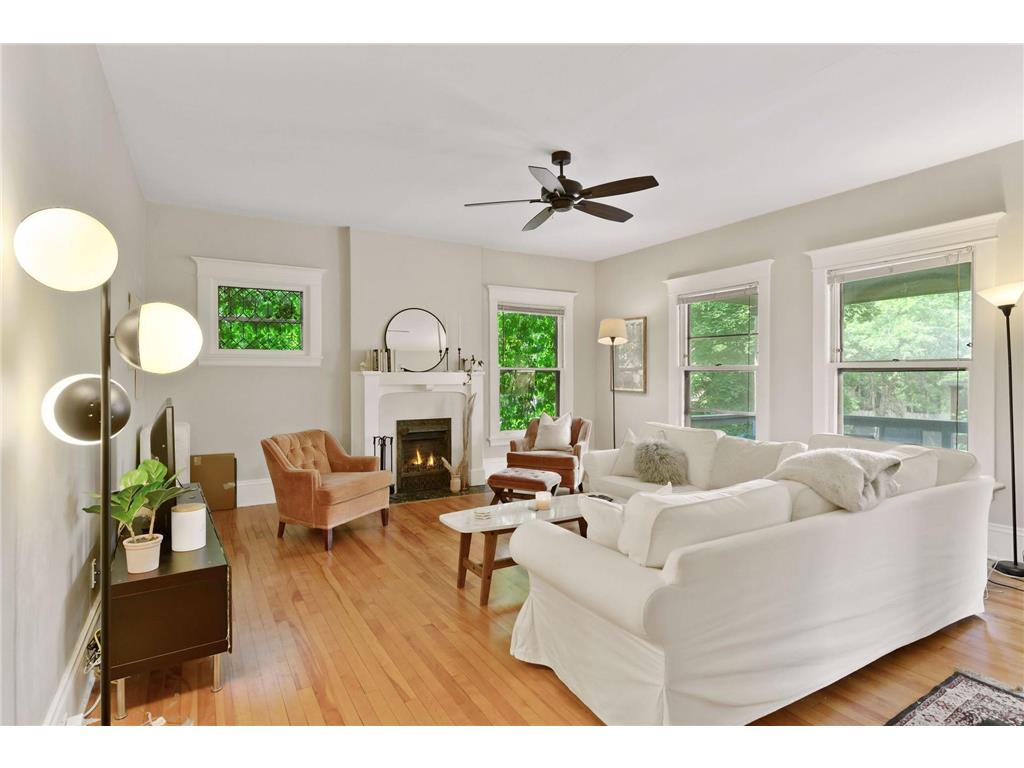 1929 Dupont Avenue S Minneapolis MN 55403 6452209 image1