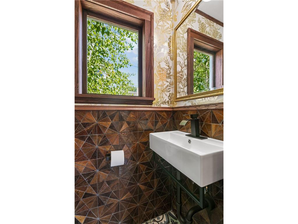 1929 James Avenue S Minneapolis MN 55403 7074493 image25